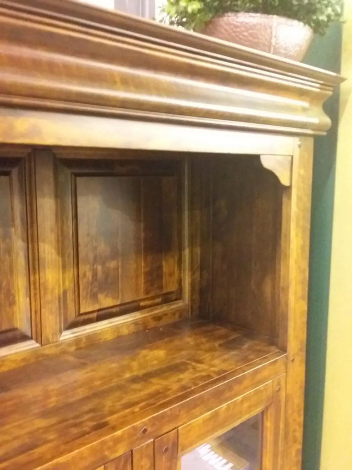 Шкаф с 2 ящиками дуб Луи Филипп с витриной ОВ 03